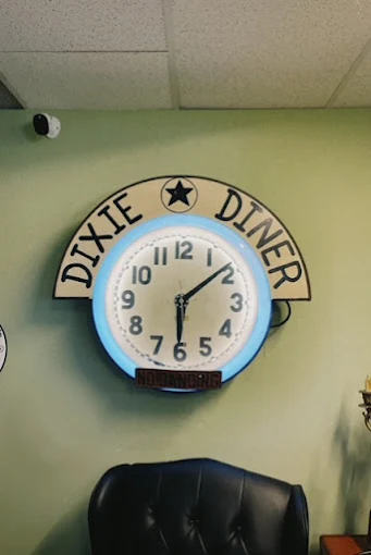 Dixie Diner clock